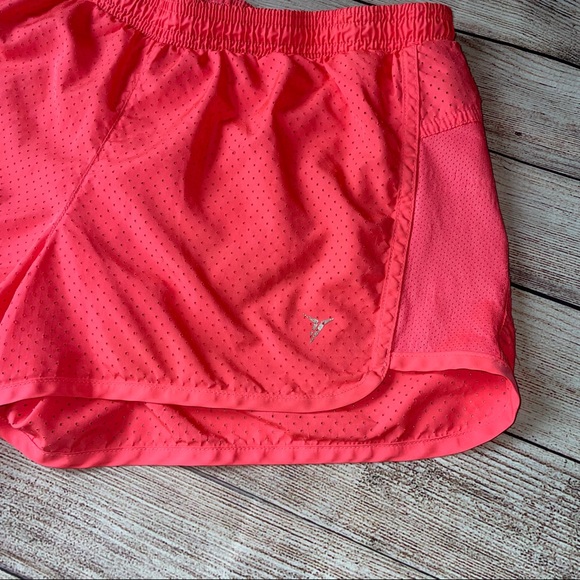Old Navy Activewear Hot pink Workout Shorts Medium running training activewear - Picture 3 of 6